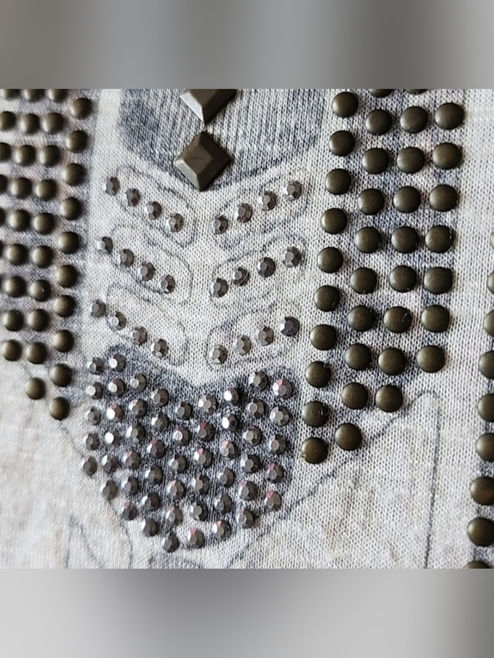 ONE WORLD Asymmetrical Gray and White Blouse - Picture 11 of 14